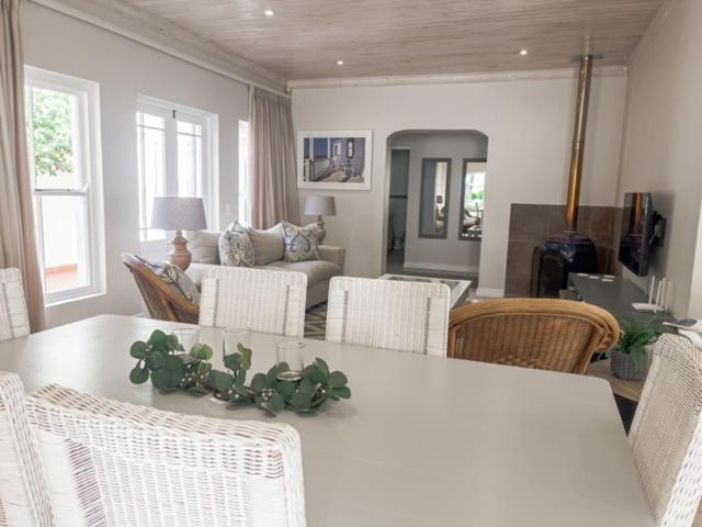 4278 River Club *